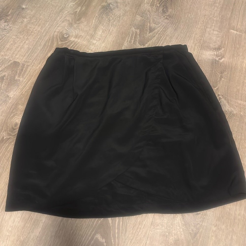 H&M black tulip hem skirt size 12 EUC
